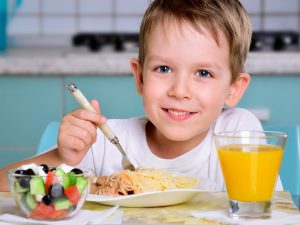 Dicas para oferecer uma alimentação saudável para seu filho